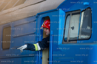 Gdansk. Cwiczenia Strazy Pozarnej na nowo budowanym...