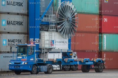 Gdańsk. Terminal kontenerowy DCT. 04.12.2017 fot....