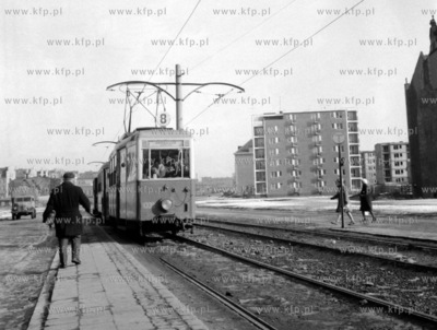 Tramwaj linii 8 na alei Leningradzkiej pozniejsze Podwale...