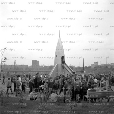 Plac gier i zabaw w Parku Młodzieży przy ulicy Elbląskiej...