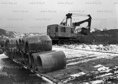 Na placu budowy.
02.1971
0003031z_luty1971
Fot....