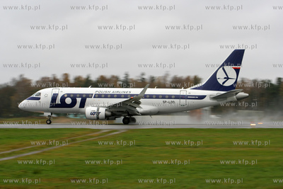 Gdansk , Rebiechowo Nz.Embraer EMB-170ST Linii LOT...