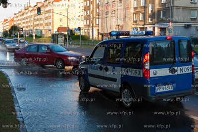 Awaria wodociagu wody pitnej na ul. Kartuskiej w Gdansku....