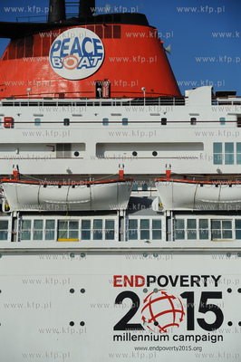 Gdansk Nowy Port. Kanal Motlawy. Wyjscie z portu. Japonski...