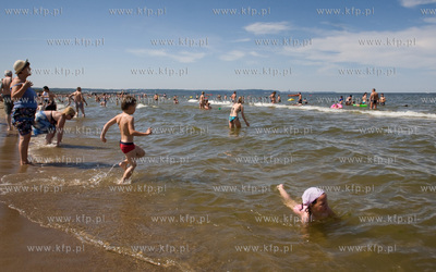 Gdansk Brzezno. Doskonala pogoda przyciaga tlumy na...