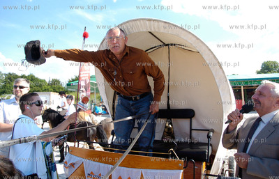 Ustka. Jan Holewik z Katowic przyjechal do Ustki bryczka...