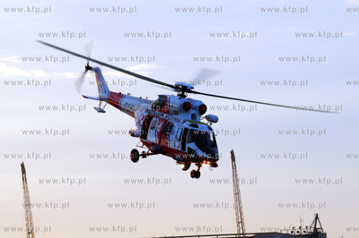 Gdynia. Pokaz ratownictwa morskiego w wykonaniu załogi...