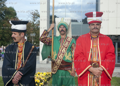 Ulicami Gdyni przeszla Orkiestra Tureckich Sil Zbrojnych...