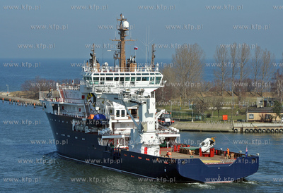 Przy pomocy sonaru, statek Pharos (zbudowany w Gdansku)...