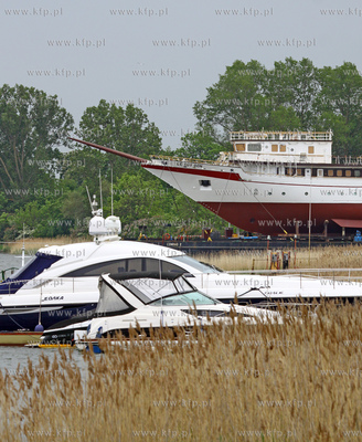 Transport kadluba do portu wewnetrzego w Gdansku szkolnego...