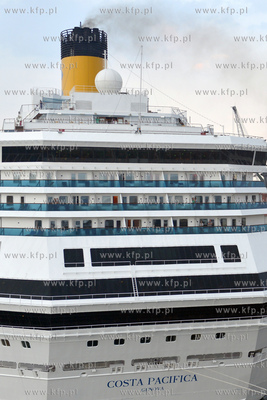 Przy Nabrzezu Francuskim w gdynskim porcie cumowal...