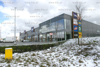 Centrum handlowe przy ulicy Ignacego Domeyki w Pruszczu...