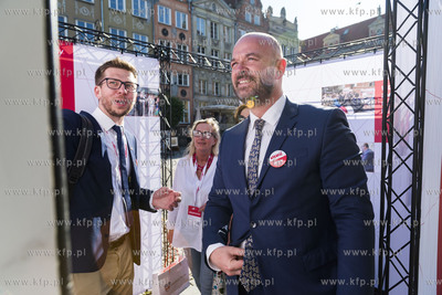 Gdańsk, ul. Długa. Święto Wolności i Solidarności,...