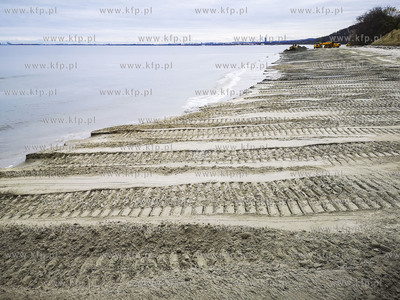 Gdynia Orłowo. Poszerzanie plaży o ok 40m. Poszerzenie...