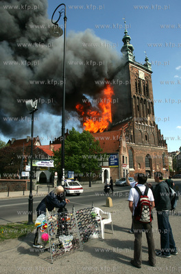 Pozar zabytkowego kosciola sw Katarzyny w Gdansku.
Nz....