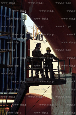 Stocznia Gdynia16.02.2002fot. Wojtek Jakubowski /KFP