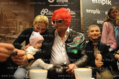 Gdansk, EMPIK w Galerii Baltyckiej. Spotkanie zespolu...