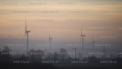 Zielona energia - wiatraki w Swarzewie23.11.2012Fot....