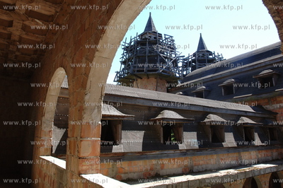 Wnetrze zamku w Lapalicach, polozonego miedzy Chmielnem...