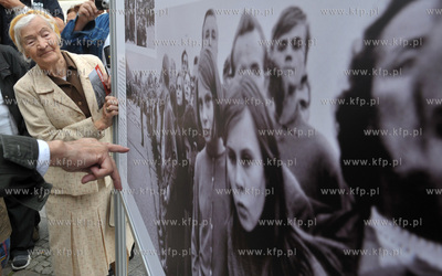 Otwarcie wystawy plenerowej "Powrot Majora" na Dlugim...