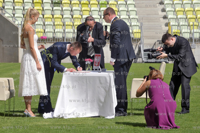 Slub na stadionie PGE Arena w Gdansku. Inga Szwarc...