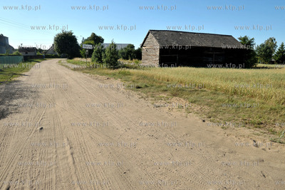 Wies Olpuch na Kaszubach. Wiejska droga.  21.07.2013...
