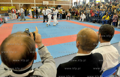 W zukowskiej hali wodowiskowo - sportowej odbtyly sie...