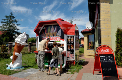 Zukowo. Sprzedaz lodow wloskich przy pizerii i kebabie...