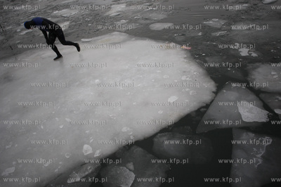 Gdynski Basen Jachtowy. Strazacy Jednostki Ratowniczo...