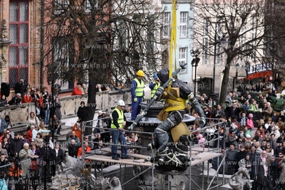 Gdansk. Dlugi Targ. Powrot posągu rzymskiego boga...