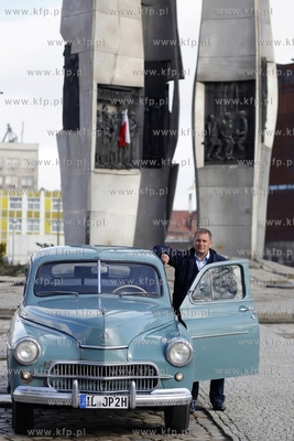 Zabytkowy samochod marki Warszawa, ktora jezdzil Karol...