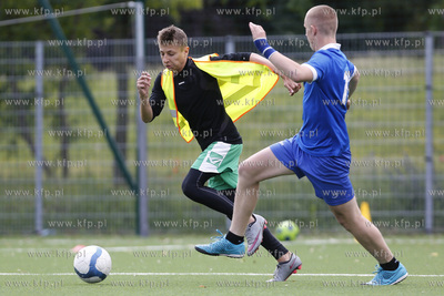 Gdansk Zaspa. Pilkarski turniej dzikich druzyn Do przerwy...