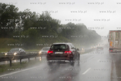 Obfite opady deszczu w Gdańsku. Nz. obwodnica Trójmiasta.
14.07.2016
fot....