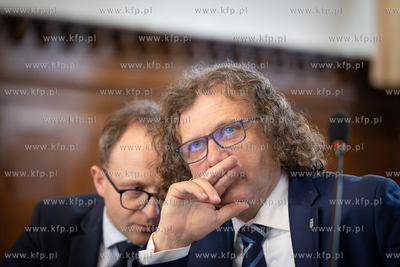 Sesja Rady Miasta Sopotu. Nz. Marcin Skwierawski i...