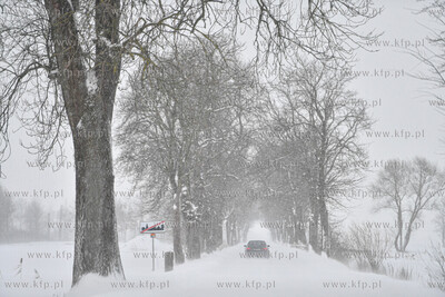 Zima na Żuławach.  Zaśniezone drogi. 16.01.2021...