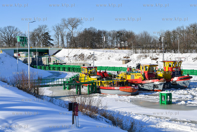 Lodołamacze na Wiśle w Przegalinie na Wyspie Sobieszewskiej....