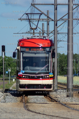 Tramwaj Pesa Jazz Duo na Stogach na ul. Stryjewskiego....