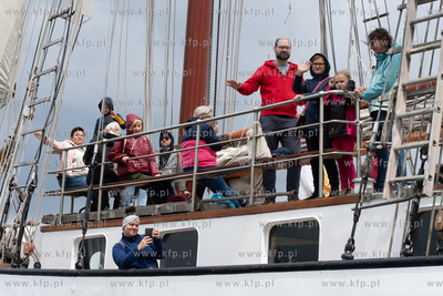 Zlot żaglowców Baltic Sail w Gdańsku. Parada jedostek...