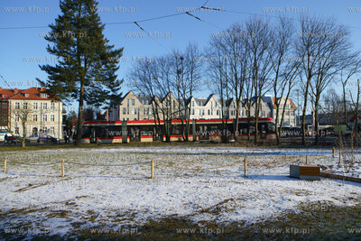 Zielona poczekalnia przy pętli tramwajowej w Oliwie....