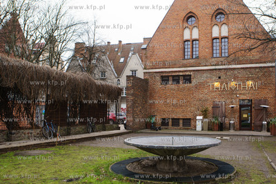 Gdańsk. Fontanna na skwerze przy ul. Bogusławskiego...