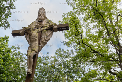 Sopot. Złożenie kwiatów pod krzyżem papieskim w...