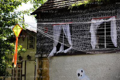 Gdansk Oliwa. Niszczejacy budynek po dawnej piekarni...