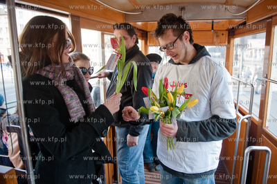Gdansk. Dzien kobiet w zabytkowym tramwaju 105 N z...