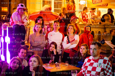 Gdansk. Dlugi Targ. Sympatycy reprezentacji Polski...