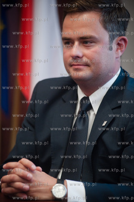 Elblag. Urzad MIasta. Wizyta prezesa PIS Jaroslawa...