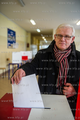 Gdansk. Obwodowa Komisja ds. Wyborow do Rady Dzielnicy...
