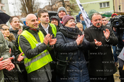 Gdansk. Plac Solidarnosci. Wiec dla obrony demokracji...