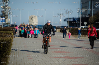 Gdynia. Pierwszy prawdziwie wiosenny, sloneczy i cieply...