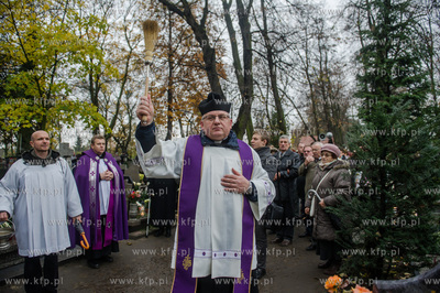 Gdańsk. Cmentarz św. Jadwigi w Nowym Porcie. Dzień...