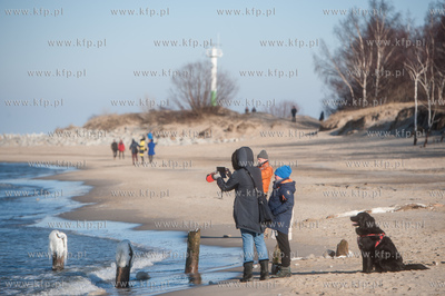 Gdańsk. Słoneczna, jednak mroźna pogoda na plaży...